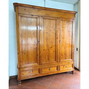 Armadio a tre ante