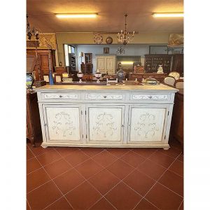 Credenza decorata